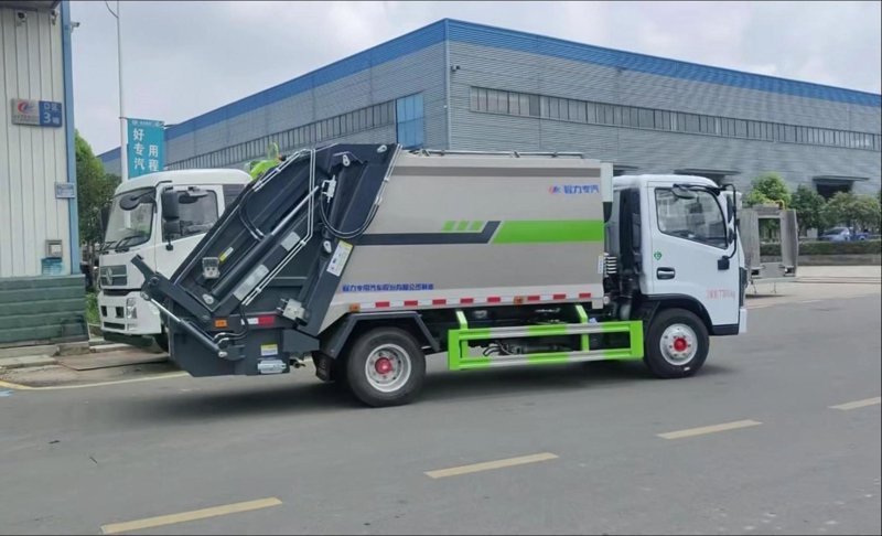 扫路车:清洁城市路面的英雄